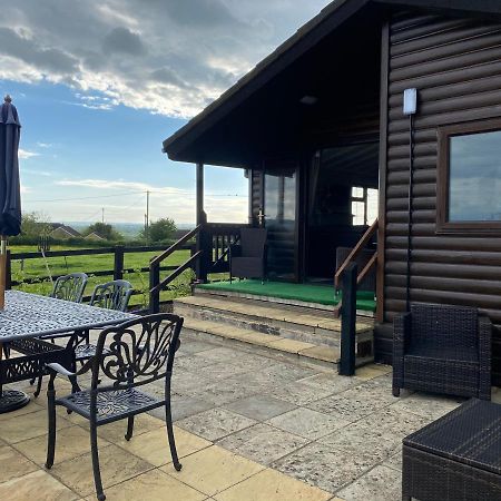 Rew Farm Country & Equestrian Accommodation - Sunrise Lodge Melksham Dış mekan fotoğraf