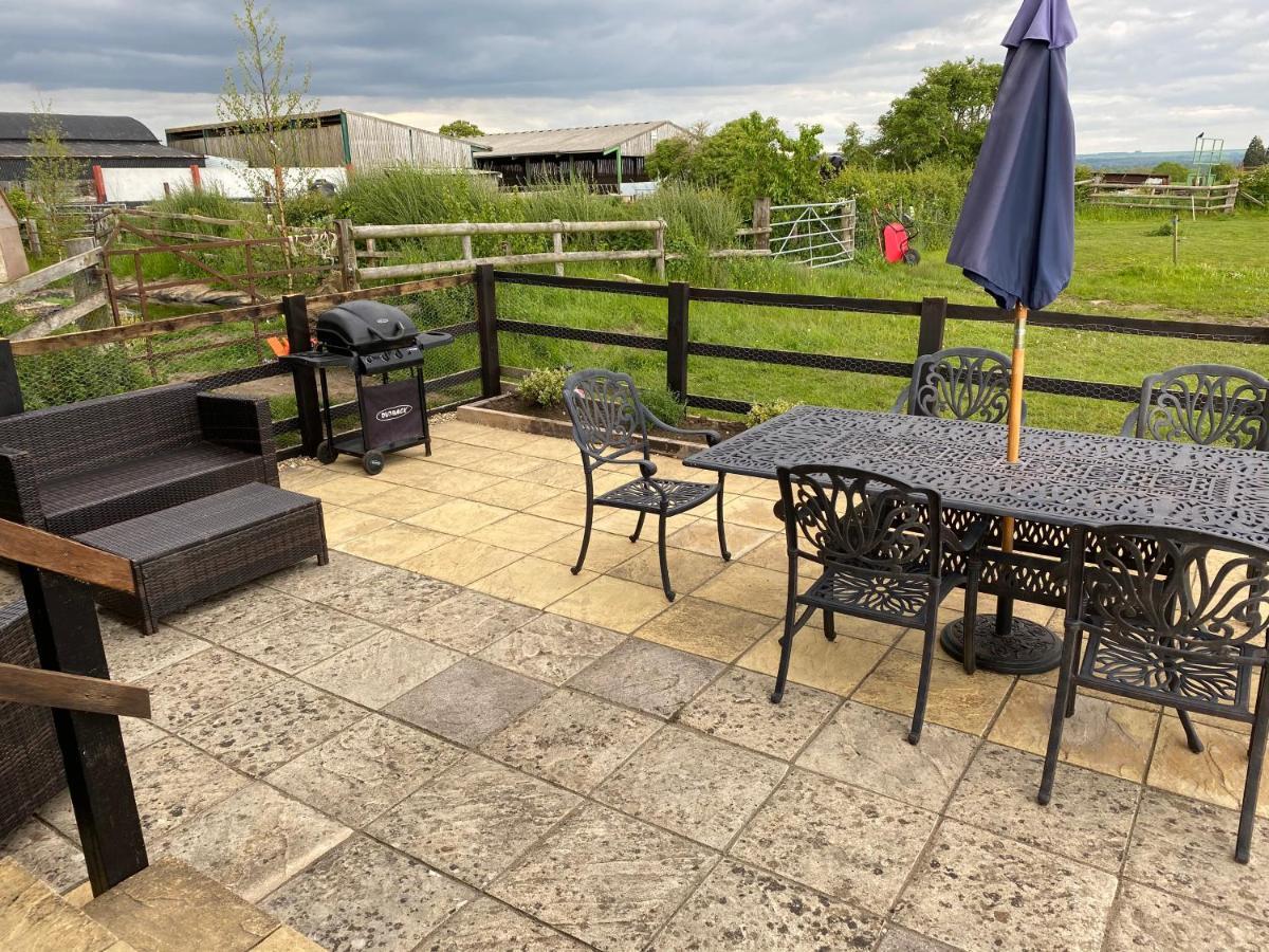 Rew Farm Country & Equestrian Accommodation - Sunrise Lodge Melksham Dış mekan fotoğraf