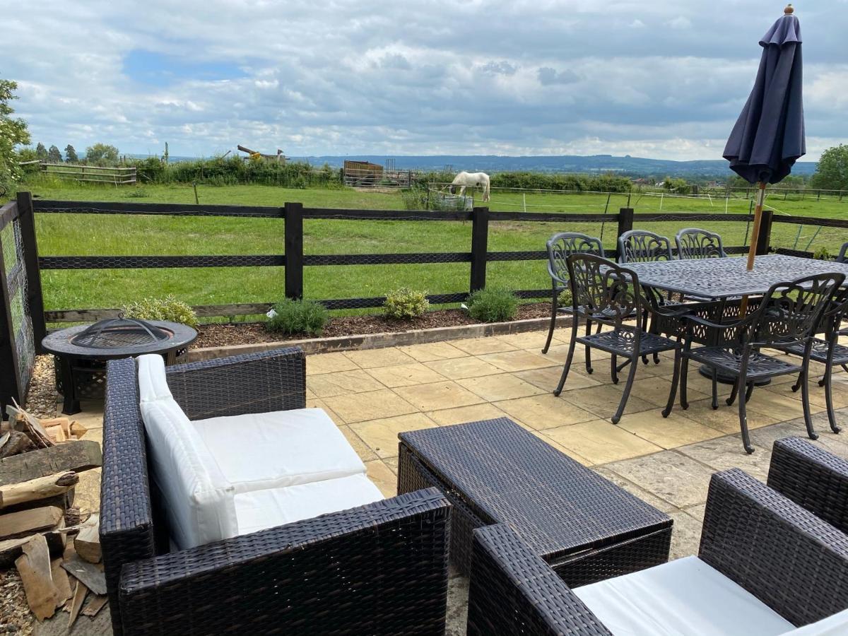 Rew Farm Country & Equestrian Accommodation - Sunrise Lodge Melksham Dış mekan fotoğraf
