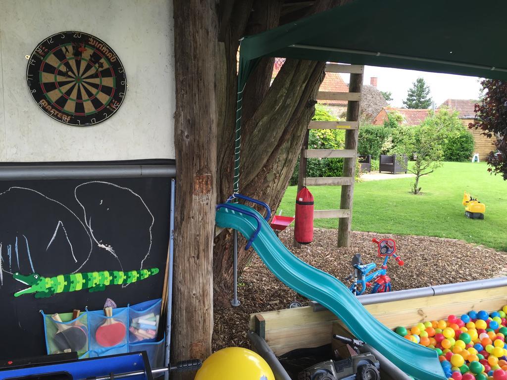 Rew Farm Country & Equestrian Accommodation - Sunrise Lodge Melksham Dış mekan fotoğraf