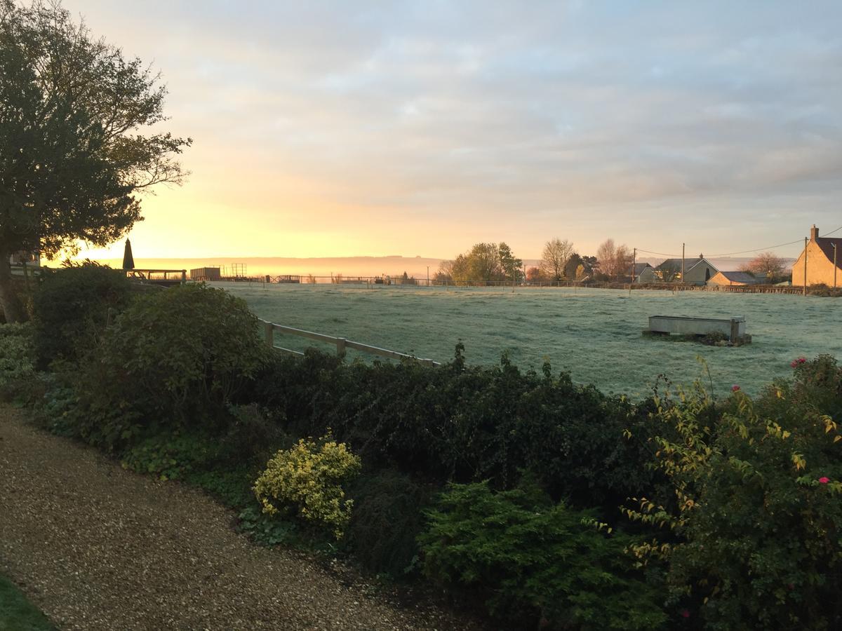 Rew Farm Country & Equestrian Accommodation - Sunrise Lodge Melksham Dış mekan fotoğraf
